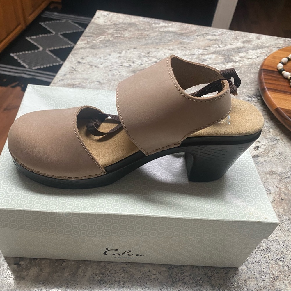 Beige and Brown leather Swedish clogs with ribbon tie